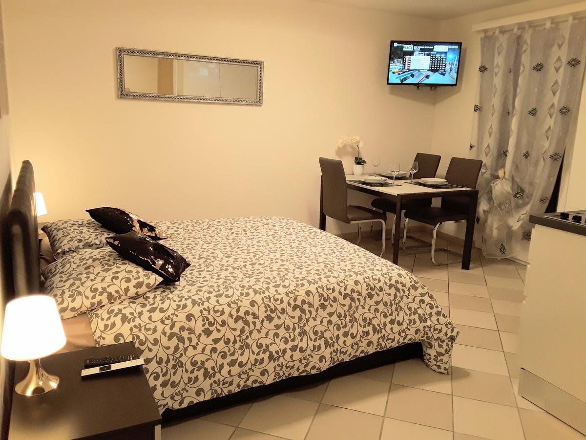 Quartino Holidays Homes Il Folletto מראה חיצוני תמונה